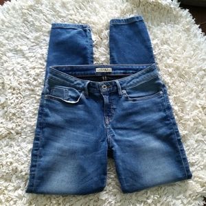 GUESS Light Wash Denim Skinny Jeans